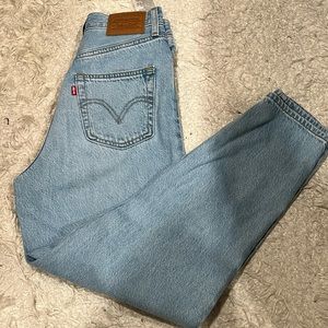 Levis light washed Jeans